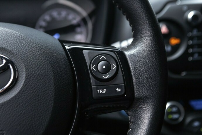 toyota-yaris-elektrisitetbensin-2018-big-12