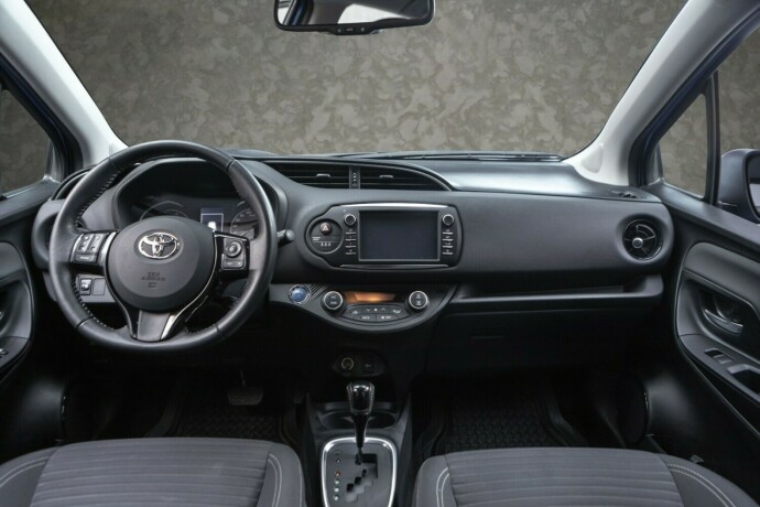 toyota-yaris-elektrisitetbensin-2018-big-21