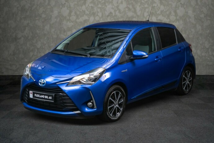 toyota-yaris-elektrisitetbensin-2018-big-1