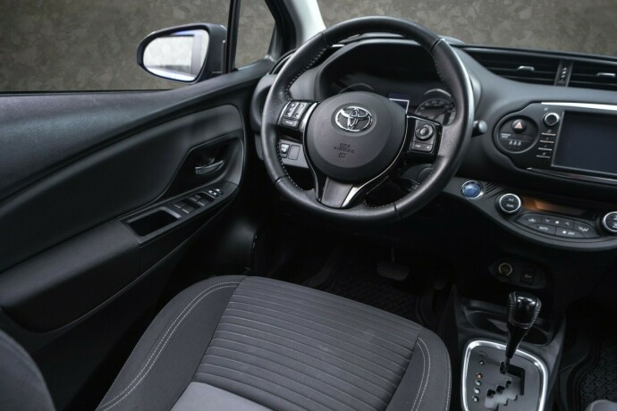 toyota-yaris-elektrisitetbensin-2018-big-22