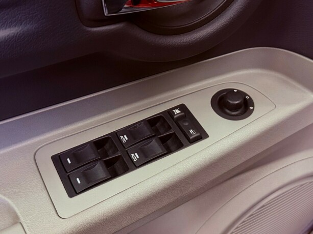 dodge-magnum-bensin-2006-big-18