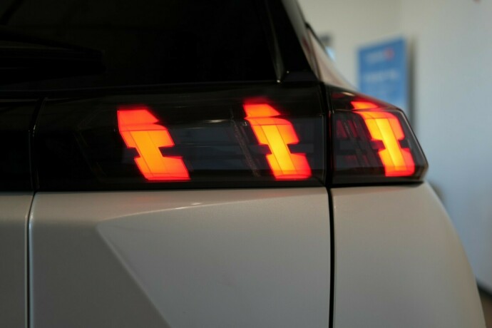 peugeot-2008-elektrisitet-2021-big-9