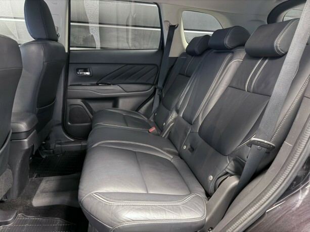 mitsubishi-outlander-elektrisitetbensin-2016-big-17