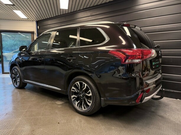 mitsubishi-outlander-elektrisitetbensin-2016-big-5