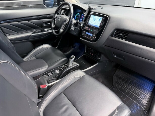 mitsubishi-outlander-elektrisitetbensin-2016-big-15