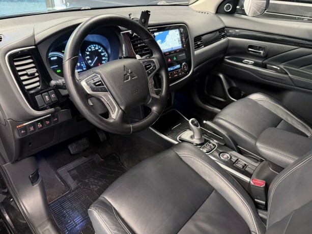 mitsubishi-outlander-elektrisitetbensin-2016-big-11