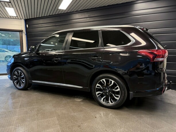 mitsubishi-outlander-elektrisitetbensin-2016-big-4