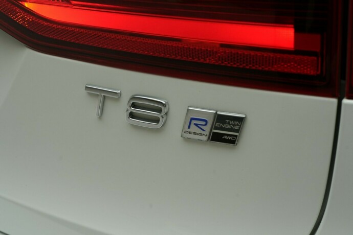 volvo-v90-elektrisitetbensin-2019-big-21