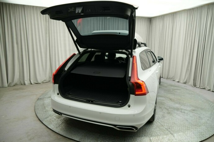 volvo-v90-elektrisitetbensin-2019-big-22