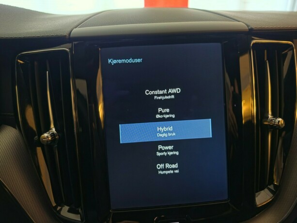 volvo-xc-60-plug-in-petrol-2018-big-31
