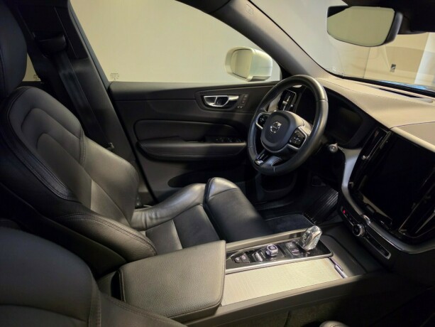 volvo-xc-60-plug-in-petrol-2018-big-12