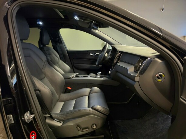 volvo-xc-60-plug-in-petrol-2018-big-9
