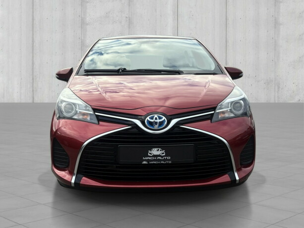 toyota-yaris-elektrisitetbensin-2015-big-2