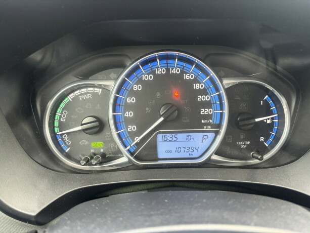 toyota-yaris-elektrisitetbensin-2015-big-13