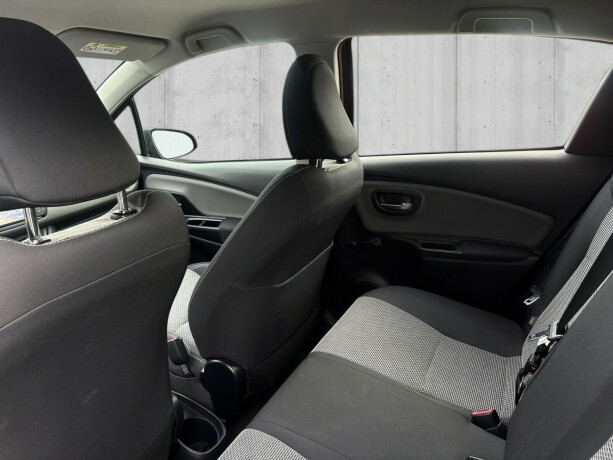 toyota-yaris-elektrisitetbensin-2015-big-17