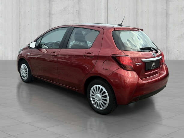 toyota-yaris-elektrisitetbensin-2015-big-6