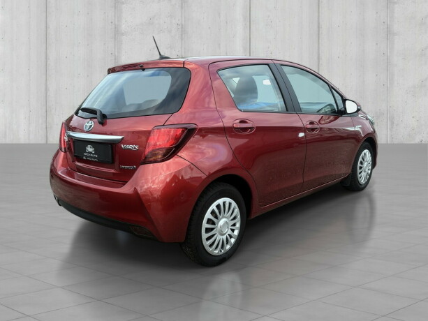 toyota-yaris-elektrisitetbensin-2015-big-4