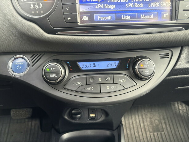 toyota-yaris-elektrisitetbensin-2015-big-15