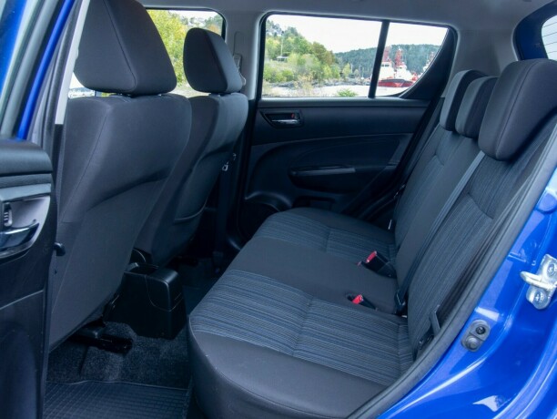 suzuki-swift-bensin-2014-big-38