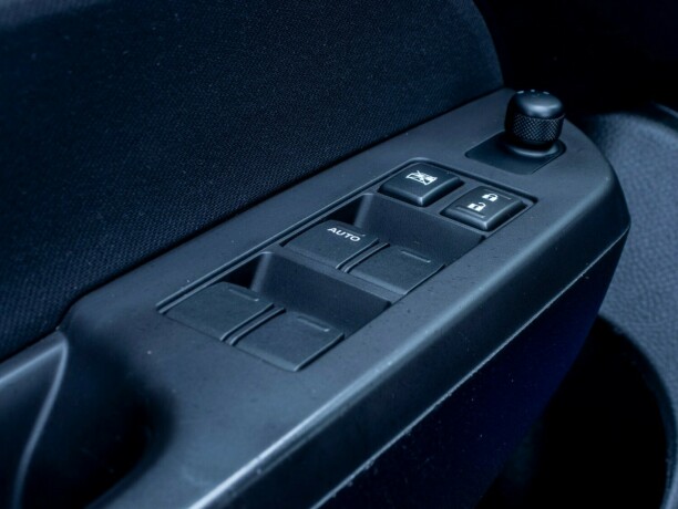 suzuki-swift-bensin-2014-big-19