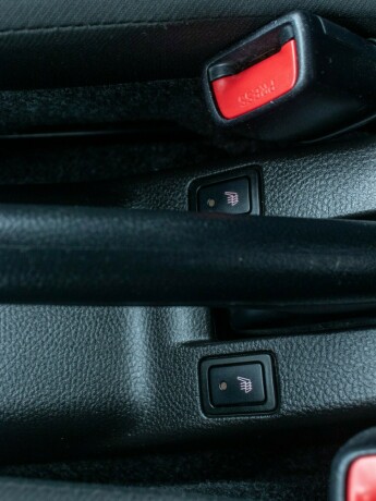 suzuki-swift-bensin-2014-big-31
