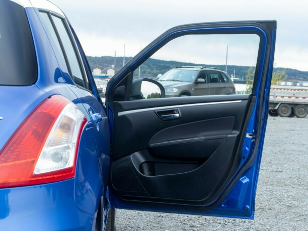 suzuki-swift-bensin-2014-big-9