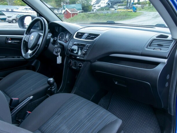 suzuki-swift-bensin-2014-big-39