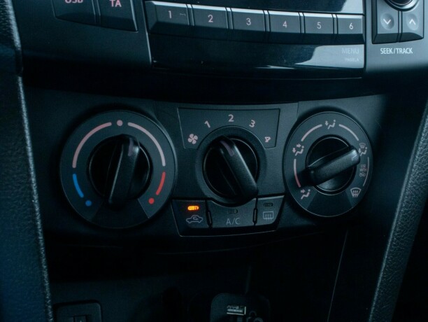 suzuki-swift-bensin-2014-big-29