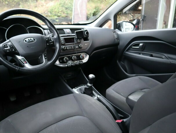kia-rio-bensin-2013-big-6