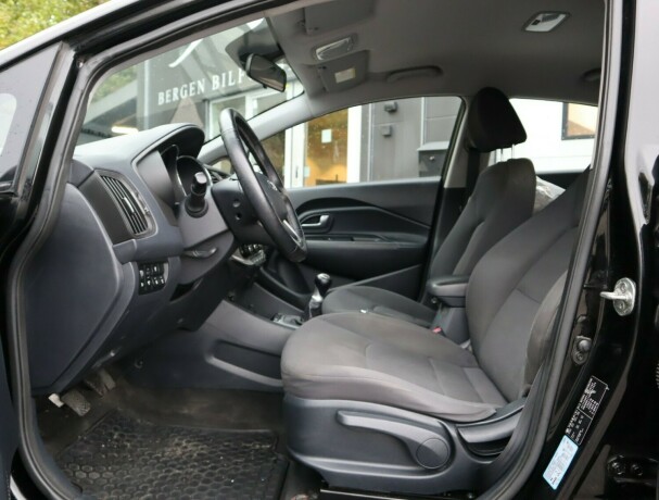 kia-rio-bensin-2013-big-5
