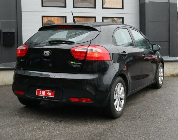 kia-rio-bensin-2013-big-3