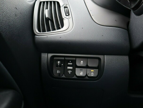 kia-rio-bensin-2013-big-9