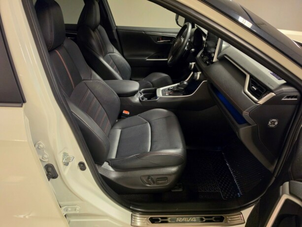 toyota-rav4-plug-in-petrol-2021-big-15