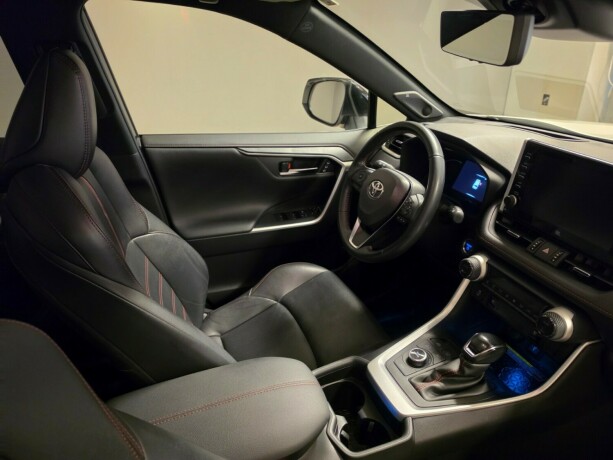 toyota-rav4-plug-in-petrol-2021-big-13
