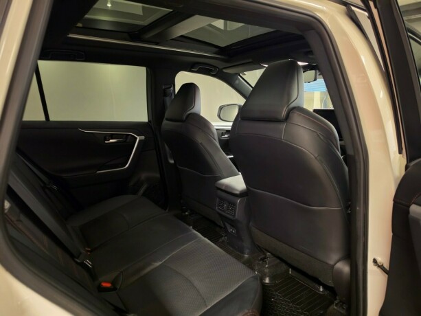 toyota-rav4-plug-in-petrol-2021-big-16