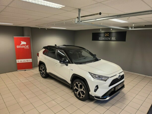 toyota-rav4-plug-in-petrol-2021-big-1