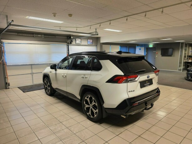 toyota-rav4-plug-in-petrol-2021-big-6