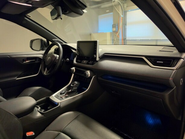 toyota-rav4-plug-in-petrol-2021-big-12