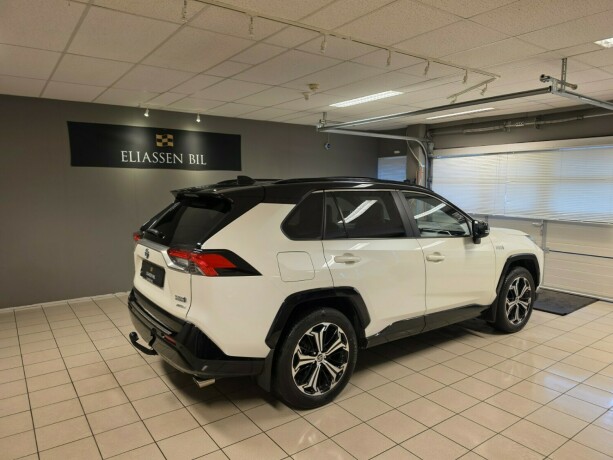 toyota-rav4-plug-in-petrol-2021-big-4