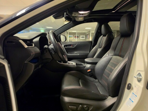 toyota-rav4-plug-in-petrol-2021-big-23