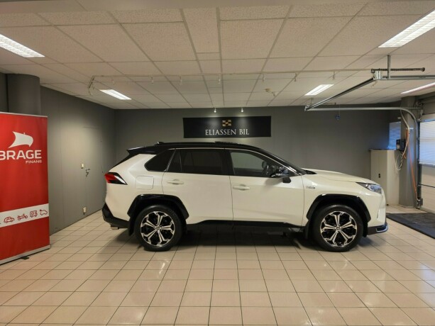 toyota-rav4-plug-in-petrol-2021-big-3