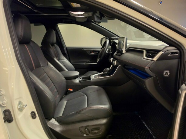 toyota-rav4-plug-in-petrol-2021-big-11