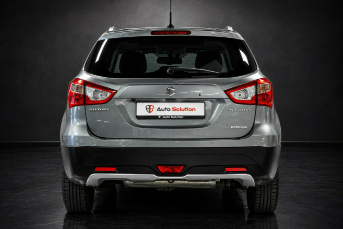 suzuki-sx4-s-cross-bensin-2015-big-3
