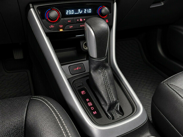 suzuki-sx4-s-cross-bensin-2015-big-12