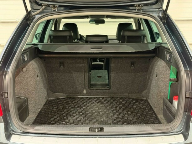 skoda-octavia-scout-bensin-2016-big-13