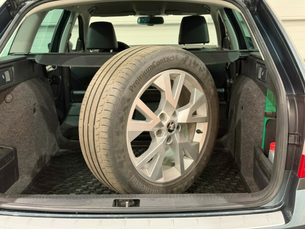 skoda-octavia-scout-bensin-2016-big-15