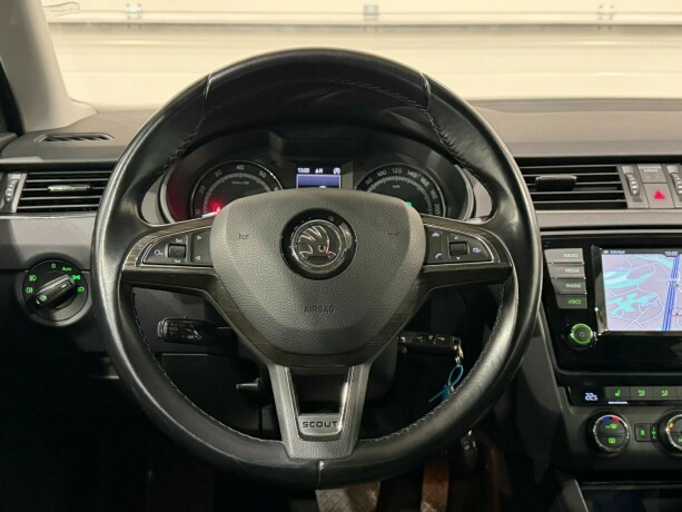 skoda-octavia-scout-bensin-2016-big-17