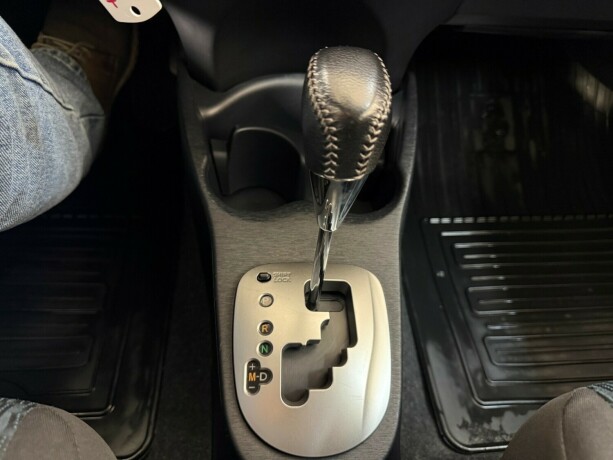toyota-yaris-bensin-2012-big-22