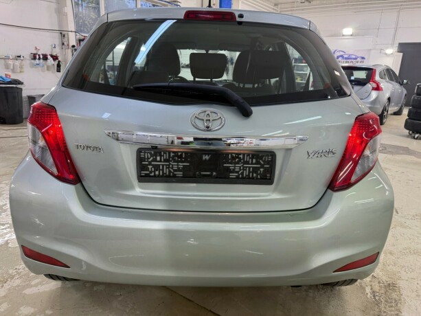 toyota-yaris-bensin-2012-big-4