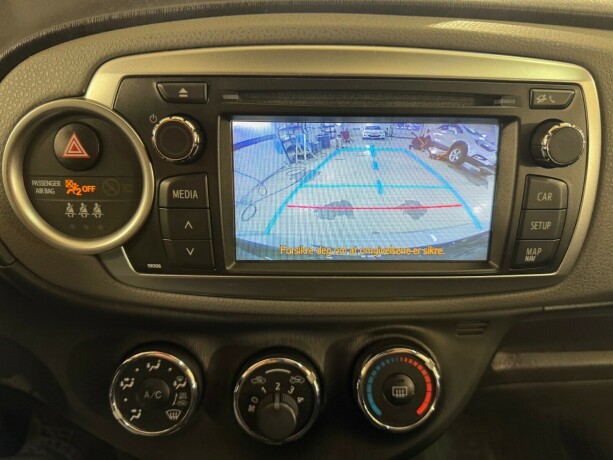 toyota-yaris-bensin-2012-big-26